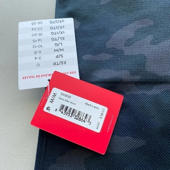 Spanx Look at Me Now Bike Short in Black Camo Size Medium NWT - Picture 6 of 8